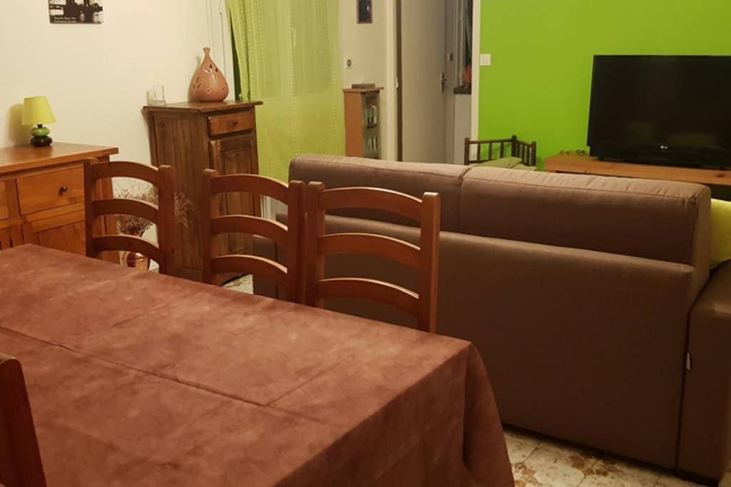 Апартаменты Un Charmant Logement Эг-Морт Экстерьер фото